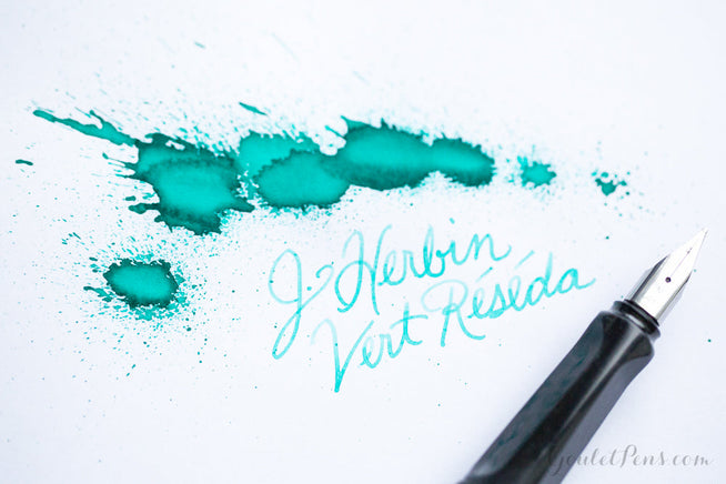 Herbin Vert Réséda Ink splatter and LAMY AL-star