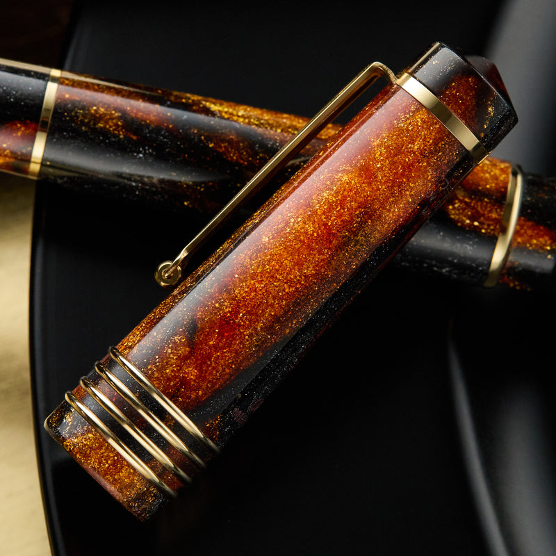 Delta DV Original Mid Size Fountain Pen - Glow Up Oro