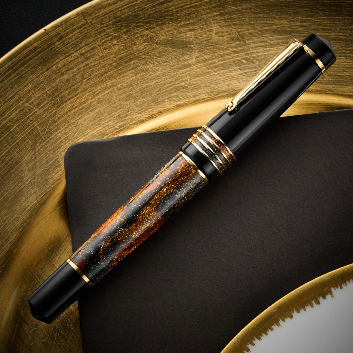 Delta DV Original Mid Size Fountain Pen - Glow Up