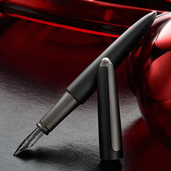Diplomat Aero Fountain Pen - Pure Black (Special Edition)