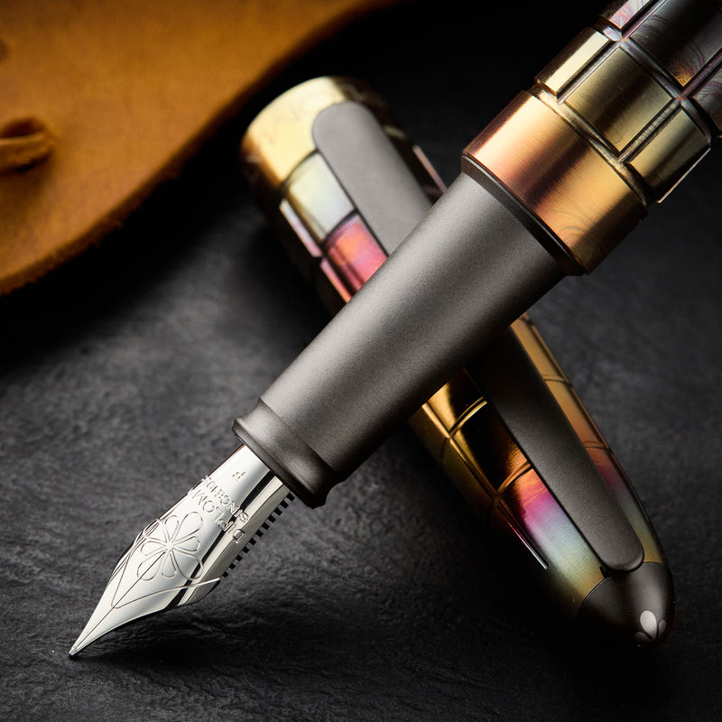 Diplomat Aero Fountain Pen - Rhomb Flame